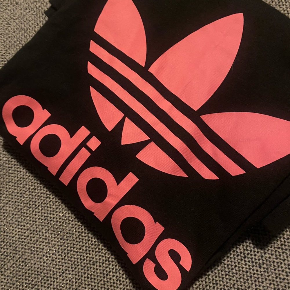 ADIDAS men’s pink & black tee 👕